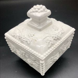 🌸Vintage square trinket box🌸